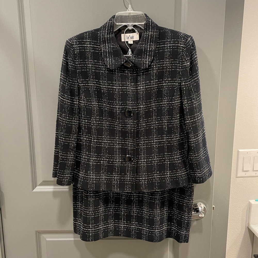 WOOL POWER SUIT SIZE 14 Black & White
